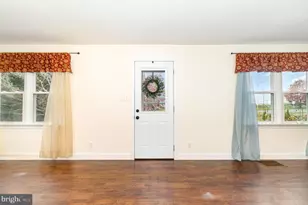 914 E Cherry St, Palmyra, PA 17078 - Photo 6