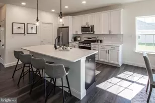 267 Gardenia Ln, Lebanon, PA 17042 - Photo 2