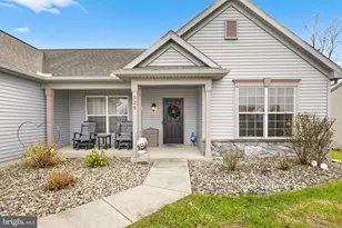 926 Sweetbay Ln, Lebanon, PA 17046 - Photo 2