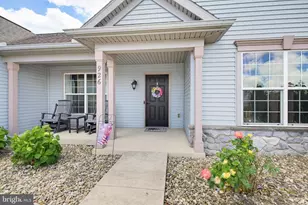 926 Sweetbay Ln, Lebanon, PA 17046 - Photo 2