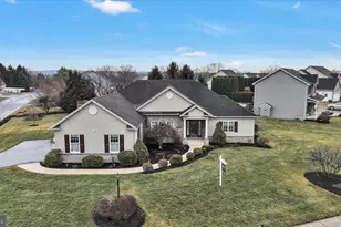 800 Victoria Ln, Palmyra, PA 17078 - Photo 2