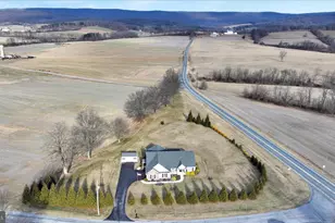 413 Sunrise Dr, Fredericksburg, PA 17026 - Photo 2