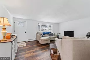 2141 Cloverfield Dr, Lebanon, PA 17046 - Photo 2