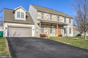 2027 Mallard Ln, Lebanon, PA 17046 - Photo 1