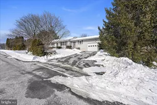 512 School Dr, Fredericksburg, PA 17026 - Photo 6