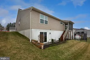 943 Snapdragon Ct, Lebanon, PA 17046 - Photo 2