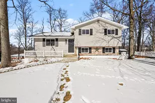 2149 Cloverfield Dr, Lebanon, PA 17046 - Photo 2