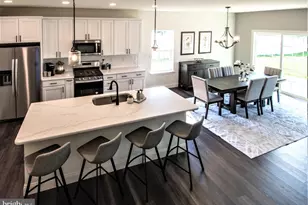 261 Gardenia Ln, Lebanon, PA 17042 - Photo 2