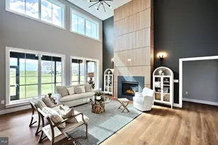 217 Dahlia Cir, Lebanon, PA 17042 - Photo 2