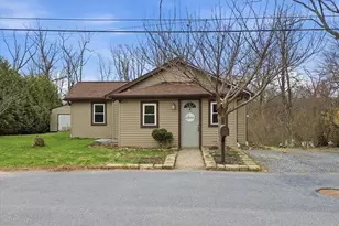 831 Sylvan Ln, Lebanon, PA 17042 - Photo 1