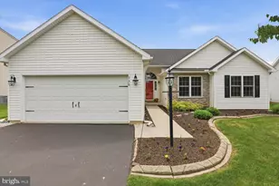 336 Fencepost Ln, Palmyra, PA 17078 - Photo 2