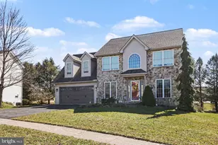 266 Farmhouse Ln, Palmyra, PA 17078 - Photo 2