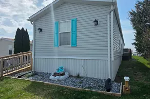 4 Pine St, Fredericksburg, PA 17026 - Photo 1