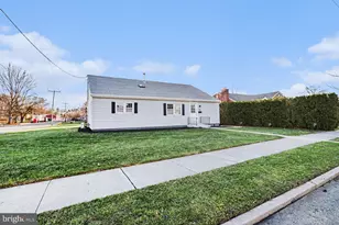 140 N Prince St, Palmyra, PA 17078 - Photo 2