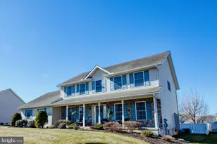 28 Norfolk Ln, Lebanon, PA 17042 - Photo 2