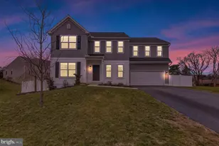 81 Creekside Dr, Lebanon, PA 17042 - Photo 2