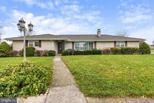 134 Lynnwood Dr, Palmyra, PA 17078 - Photo 2