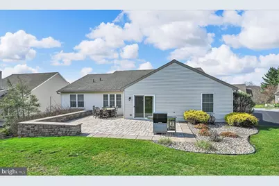 858 Water Edge Ct, Lebanon, PA 17046 - Photo 8