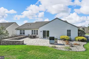 858 Water Edge Ct, Lebanon, PA 17046 - Photo 8