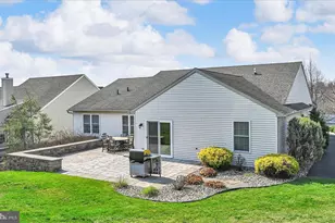 858 Water Edge Ct, Lebanon, PA 17046 - Photo 34