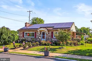 158 N Green St, Palmyra, PA 17078 - Photo 2