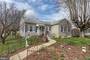 403 E Chestnut St, Cleona, PA 17042 - Photo 2