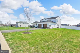 266 Gardenia Ln, Lebanon, PA 17042 - Photo 4