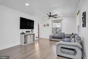 142 E Maple St, Lebanon, PA 17046 - Photo 2