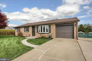 1636 Greenwood Dr, Lebanon, PA 17046 - Photo 2