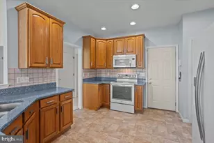 438 Lori Ann Ct, Lebanon, PA 17042 - Photo 16