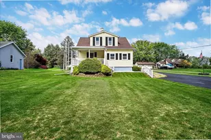 265 Narrows Dr, Lebanon, PA 17046 - Photo 2