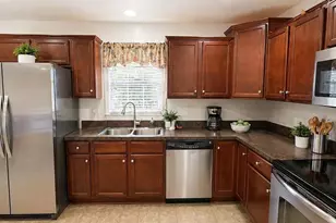 852 Walnut Crest Dr, Lebanon, PA 17046 - Photo 2