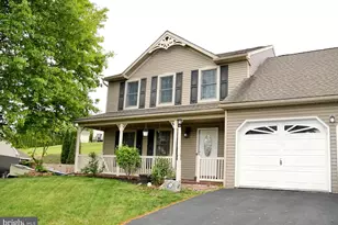 69 English Dr, Palmyra, PA 17078 - Photo 2