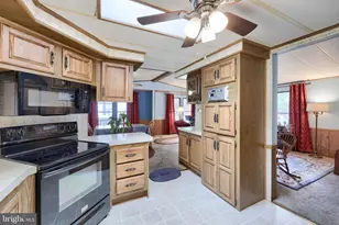 36 Maple Ave, Manheim, PA 17545 - Photo 14