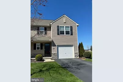 132 N Village Circle, Palmyra, PA 17078 - Photo 2
