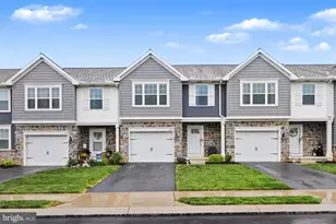425 Mayapple Dr, Annville, PA 17003 - Photo 2