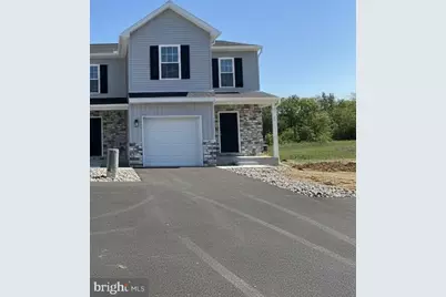 28 Sand St, Cleona, PA 17042 - Photo 1