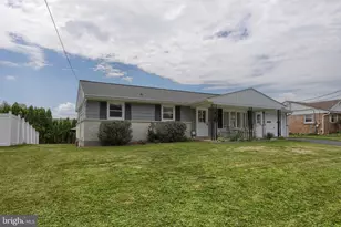 739 Sallyann Dr, Lebanon, PA 17046 - Photo 2