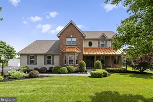 1820 Oakridge Ct, Lebanon, PA 17046 - Photo 1