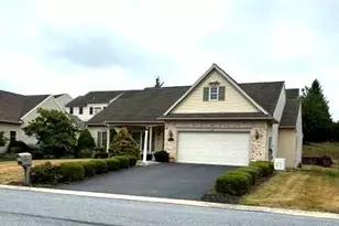 850 Water Edge Ct, Lebanon, PA 17046 - Photo 2