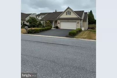850 Water Edge Ct, Lebanon, PA 17046 - Photo 2