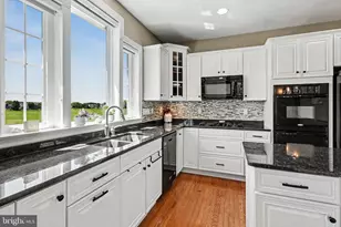 289 Sweetwater Dr, Palmyra, PA 17078 - Photo 8