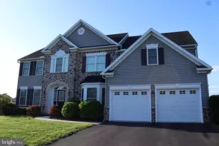 289 Sweetwater Dr, Palmyra, PA 17078 - Photo 2