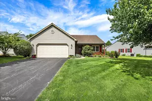 14 Springhouse Dr, Myerstown, PA 17067 - Photo 2