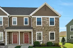721 Farmwood Ln, Lebanon, PA 17042 - Photo 2
