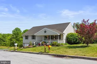 112 Beech Ave, Fredericksburg, PA 17026 - Photo 2