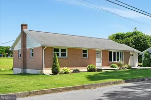 34 Locust Ln, Quentin, PA 17083 - Photo 2