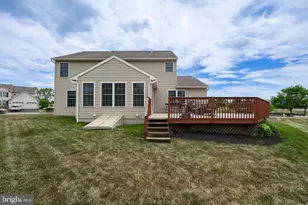 137 Pickwick Cir, Palmyra, PA 17078 - Photo 2