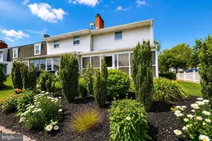 998 E Maple St, Palmyra, PA 17078 - Photo 4