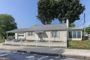 201 S Hetrick Ave, Palmyra, PA 17078 - Photo 4